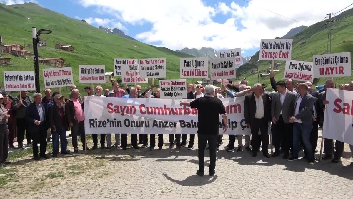 Anzer Balı Üreticileri Sahte Bal Satışlarını Protesto Etti