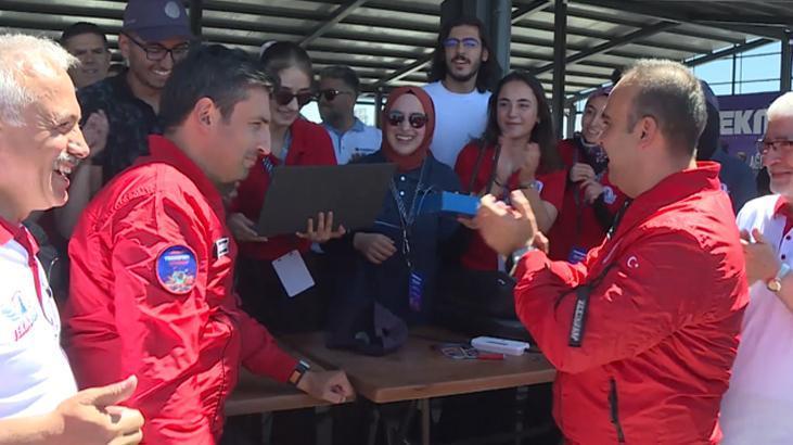 Bakan Kacır ‘Gurur Duy Türkiye’ etiketiyle paylaştı! ‘Roketçilerimiz şampiyon oldu’