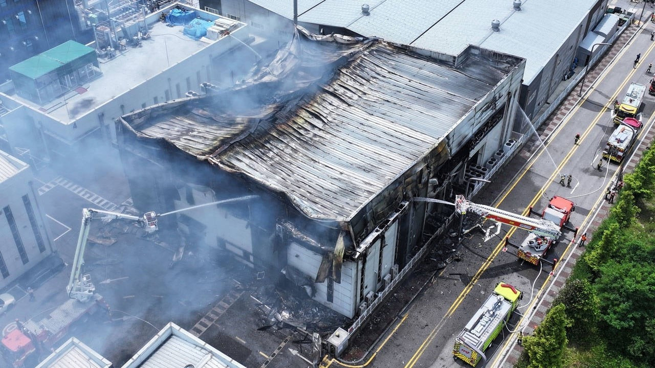 Güney Kore’de pil fabrikasında çıkan yangında 22 kişi öldü
